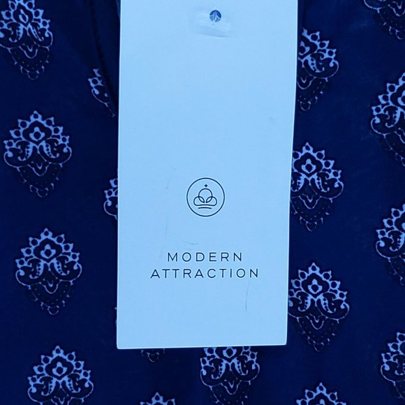 Modern Attraction Women's Size Small Tunic - Picture 4 of 9